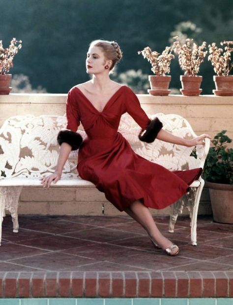 Grace Kelly Dresses, 90s Theme Party Outfit, Grace Kelly Style, Pier Paolo Pasolini, Kelly Monaco, Princess Grace Kelly, Vintage Fashion 1950s, Retro Beauty, Maria Callas