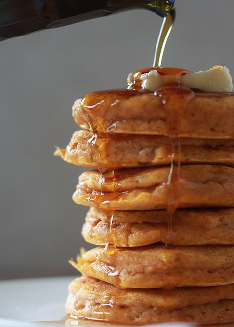 Fluffy Pumpkin Pancakes Fluffy Pumpkin Pancakes - These tall, fluffy, and moist pumpkin spiced pancakes couldn't be more perfect for fall. Fluffy Pumpkin Pancakes, Pancakes Fluffy, Pumpkin Spice Pancakes, Pumpkin Pancake Recipe, Pumpkin Pancakes, What's For Breakfast, Pancakes And Waffles, Breakfast Dishes, Pumpkin Recipes