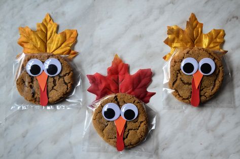 Thanksgiving School Treats, Kids Thanksgiving Treats, Thanksgiving Candy Crafts, Thanksgiving Goodie Bag, Party Favour Ideas, Thanksgiving Food Crafts, Diy Thanksgiving Crafts, Thanksgiving Candy, Thanksgiving Party Favors