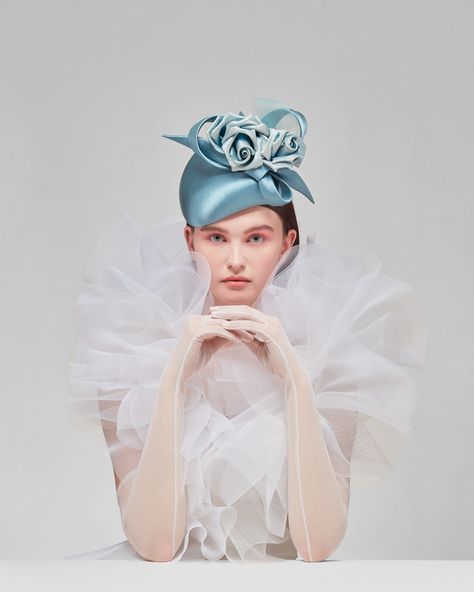 SS21 | Philip Treacy London Fascinator Hats Outfit, Philip Treacy Hats, Wedding Hats For Guests, Silver Hat, Fascinator Hats Wedding, Kentucky Derby Fascinator, Philip Treacy, Vintage Dance, Fashion Designers Famous