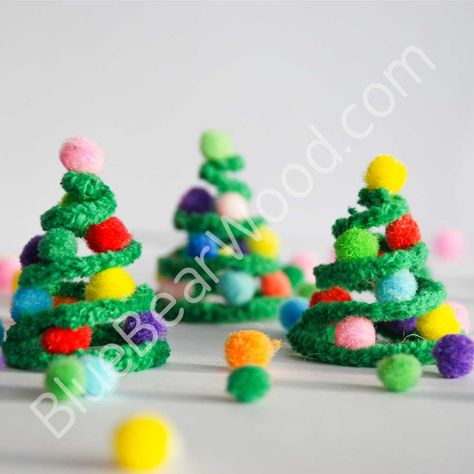 Pipe Cleaner Tree, Pipe Cleaner Christmas Tree, Christmas Tree For Kids, Pipe Cleaner Christmas, Table Place Settings, Diy Pipe, Pipe Cleaner Crafts, Gift Ideas For Christmas, Snowman Decorations