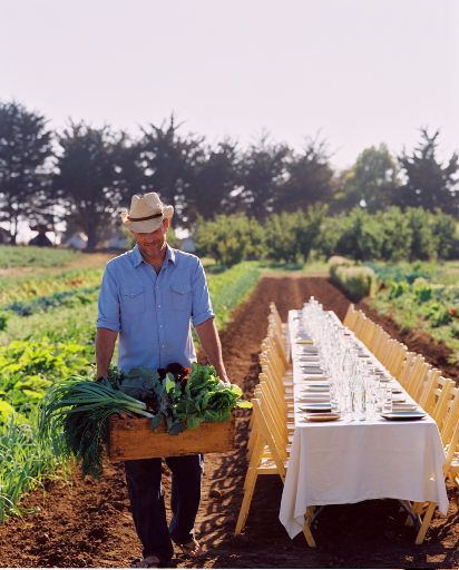 farm to table dinner. jim denevan by andrea wyner. Picnic Company, A Well Traveled Woman, From Farm To Table, Picnic Summer, Company Picnic, Farm To Table, Farm Table, Farm Gardens, Summer Picnic