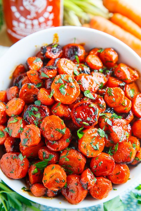 Honey Sriracha Roasted Carrots Carrot Side Dish Recipes, Carrot Side Dish, Candied Sweet Potato Recipes, Recipes For Easter, Sriracha Recipes, Baked Items, Roasted Carrots Recipe, Candied Sweet Potatoes, Thanksgiving 2024