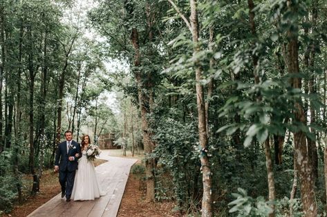 Enchanted Forest Wedding in Oklahoma: Peyton + Colton - Green Wedding Shoes Small Private Wedding, Oklahoma Wedding Venues, Truly Organic, Enchanted Forest Wedding, Wedding Consultant, Oklahoma Wedding, Lovely Bride, Gettin Hitched, Wedding Speech