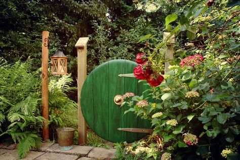 Hobbit Garden, Old Table, Have Inspiration, Garden Gate, Garden Doors, Garden Structures, Farm Gardens, Cool Diy Projects, Garden Gates