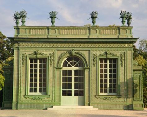 The restored Pavillon Frais at Versailles Garden Pavilion, French Architecture, Paris Apartments, Classical Architecture, Pool House, Versailles, Architecture Details, Lattice, Small House