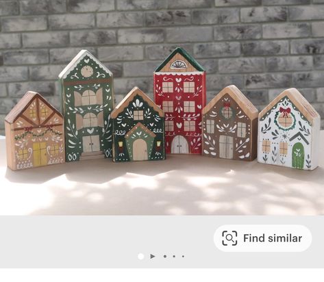 House Ornaments Christmas, Wooden House Ornaments, Wood Block Christmas Village, Wooden Village Houses, Painted Wood Houses Craft, Christmas Town Diy, Wooden House Christmas Decorations, Christmas Village Craft, Christmas Wood Houses