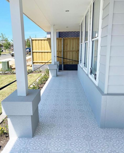 Front Porch Tile, Outdoor Tiles Floor, Front Porch Railings, Front Verandah, Exterior Tiles, Porch Tile, Courtyard Gardens Design, Beach House Exterior, Exterior Renovation