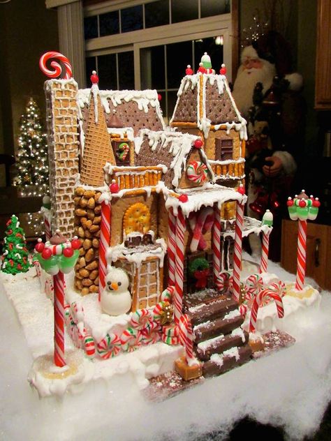 Extravagant Cakes, Gingerbread Competition, Gingerbread Designs, Pecan Tassies, Gingerbread Castle, Homemade Gingerbread House, Gingerbread Creations, Cool Gingerbread Houses, Make A Gingerbread House