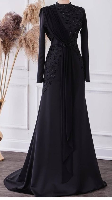 Promnight Style, Award Show Dresses, Cute Red Dresses, Chic Evening Dress, Long Skirt Fashion, Pretty Quinceanera Dresses, Elegant Outfit Classy, Gowns Dresses Elegant, Muslim Fashion Hijab Outfits