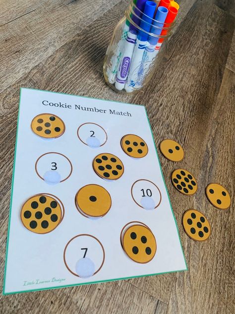 Math Number Sense Kindergarten, Teacher Made Materials Preschool, Cookie Crafts For Preschool, Kindergarten Learning Centers, Number Sense Preschool, Cookie Counting, Counting Preschool, Kindergarten Learning Games, Learning Journal