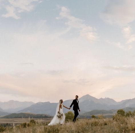 Willow Tree Wedding, Mountain Wedding Photos, Vintage Wedding Photography, Yosemite Wedding, Wedding Picture Poses, Montana Wedding, Wedding Mood Board, Wedding Mood, Wedding Photography Inspiration