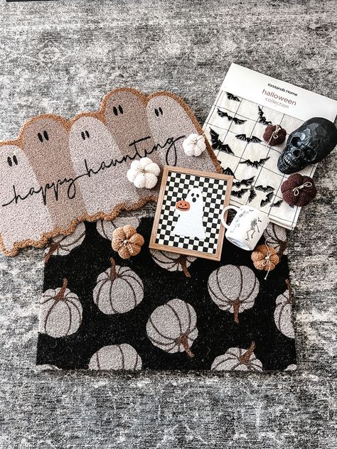 Sidewalk Fall Decor, Halloween Inspired Home Decor, Checkered Halloween Decor, 2024 Halloween Decor Trends, Kirklands Halloween Decor, Halloween Decor Neutral, Boho Halloween Decor Front Porch, Trending Halloween Decor, Muted Halloween Decor