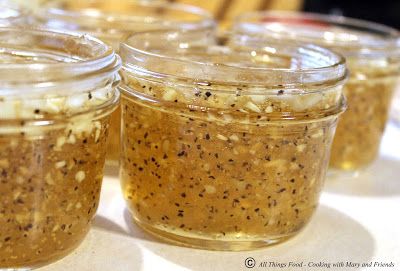 Onion Jelly Recipe, Garlic Jam Recipe, Onion Jelly, Canning Jelly Recipes, Garlic Jelly, Savory Jam Recipes, Savory Jam, Pepper Jelly Recipes, Jelly Jelly