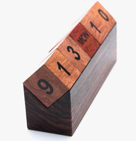 Wooden Cubes Perpetual Calendar Wooden Desk Calendar, Wood Calendar, Diy Furniture Videos, Wooden Calendar, 달력 디자인, Making Wooden Toys, Black Wall Clock, Diy Calendar, Wooden Cubes