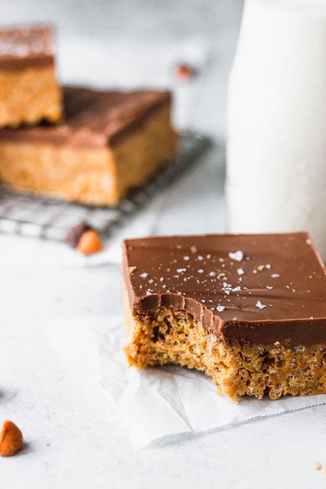 These are the BEST Scotcheroos around (or scotcharoos, or special K bars, whatever you want to call them!). A classic Midwest no-bake dessert bar made a little healthier without corn syrup! | Fork in the Kitchen #recipe #dessert #sweet #kidfriendly Scotcharoos Recipe, Chocolate Scotcheroos, Butterscotch Topping, K Bars, Special K Bars, Scotcheroos Recipe, Homemade Recipes Dessert, Sweet Bar, Dessert Bar Recipe