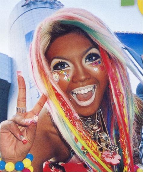 Ganguro is a fashion trend in Japan where teenage girls try to emulate the tan bimbos of America......awesome Ganguro Girl, Japanese Trends, Weird Fashion Trending, Gyaru Makeup, Hime Gyaru, Gyaru Fashion, Weird Fashion, Colorful Hair, Japanese Street Fashion