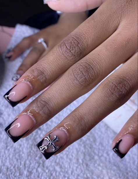 Nails Acrylic Yk2, Short Soild Nails, Short Square Acrylic Nails Birthday Set, Pearls On Acrylic Nails, Short Acrylic Nail Inspo Aesthetic, Marc Jacobs Slides Outfit, Black French Tip Nails With Rine Stones, Apex Nail Designs, Short Acrylic Nails With Cross