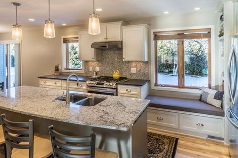 Silestone Himilayan Moon quartz Low Maintenance Kitchen, Countertop Choices, Kitchen Floor Plan, Marble Countertops Kitchen, Quartz Kitchen Countertops, Concept Kitchen, Quartz Kitchen, Flooring Trends, Stone Kitchen