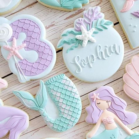 Megan Hoy on Instagram: "Mermaid dreams 🐚🧜‍♀️ .  . . . . . . . #cookies #sugarcookies #bradentoncustomcookies #customcookies #royalicingcookies #cookiesofinstagram #royalicing #srqlocal #monarchbakingcompany #bradentonfl #bradentoncookies #bradentondecoratedcookies #sarasota #Sarasotacookies #icedcookies #cookiedecorating #cookiedecorator #decoratedsugarcookies #designercookies #annamariaislandcookies #sugarart #edibleart #annamariaislandflorida #smallbuisness #mermaids #mermaidcookies" Mermaid Cookies Decorated Easy, Mermaid Cookies Decorated, Ariel Cookies, Mermaid Birthday Cookies, Mermaid Sugar Cookies, Sea Cookies, Special Cookies, Icing Transfers, Mermaid Cookies