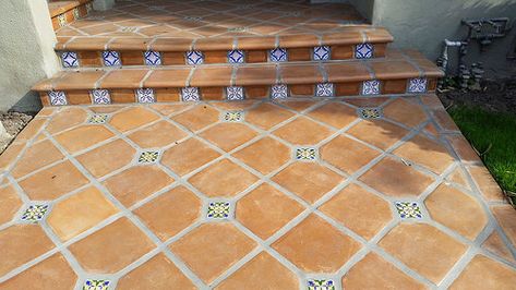 Decorative patterned tile don't have to span the entire riser. Bathroom Spanish Style, Tile Entry, Spanish Patio, Spanish Floor Tile, Mexican Tile Floor, Spanish Style Tile, Tile Patio, Spanish Style Bathrooms, Spanish Bathroom