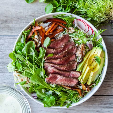 Grass Fed Beef Recipes, Salad Steak, Farro Salad Recipes, Farro Recipes, Grass Fed Steak, Mignon Steak, Filet Mignon Steak, Salads To Go, Grass Fed Meat