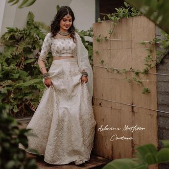 Off White Traditional Dress, Off White Banarasi Lehenga, Bridal Lehenga Kerala, Save The Date Dress Kerala, Maduramveppu Dress Kerala, Banarasi Bride, Hindu Engagement Dress Kerala, Kerala Lehenga, Lehenga Styling