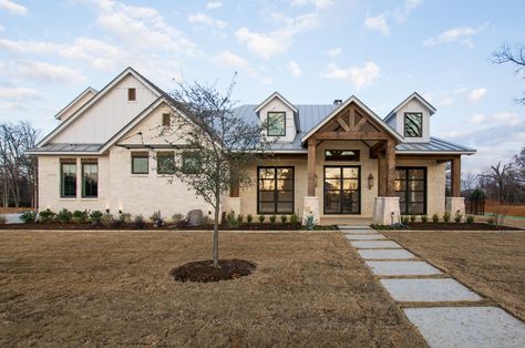 Photo Gallery - New Green Homes Texas Texas Hill Country Homes Exterior, Texas Homes Exterior, Green Homes, Homes Exterior, Movin On, Texas Homes, Virtual Tours, New Green, Colour Scheme