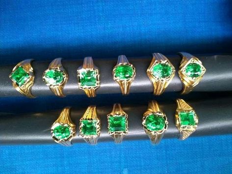 Rings Green Stone, Gents Rings, Stone Rings For Men, Couple Ring Design, Rings Green, Kundan Bangles, Gents Ring, Earrings Dangle Simple, Emerald Rings