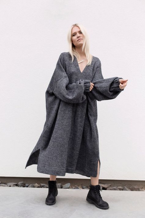 Minimalist Moda, Knit Clothing, Light Grey Dress, Wool Sweater Dress, Knit Maxi Dress, Long Sweater Dress, Warm Dresses, Minimalist Dresses, Neckline Dress