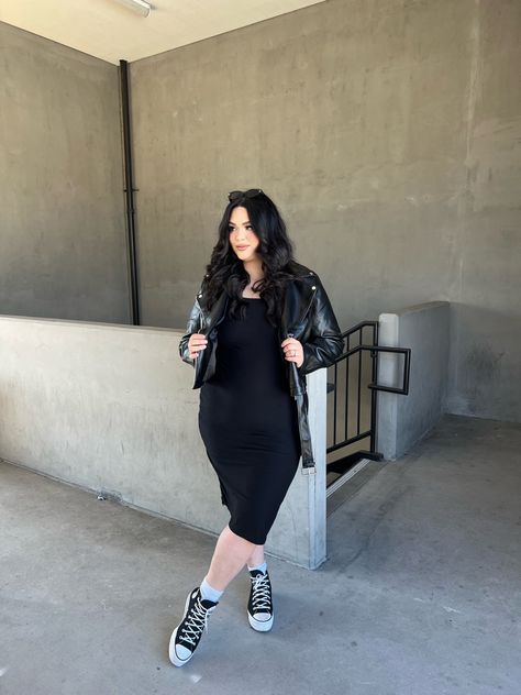 Black Mid Size Outfits, Plus Size Platform Converse Outfit, Black Converse Outfit Plus Size, Dress With Platform Converse, Plus Size Casual Outfits With Sneakers, Platform Converse With Dress, Dress With Black Converse, Platform Converse Outfit Black Women, Black Dress And Converse