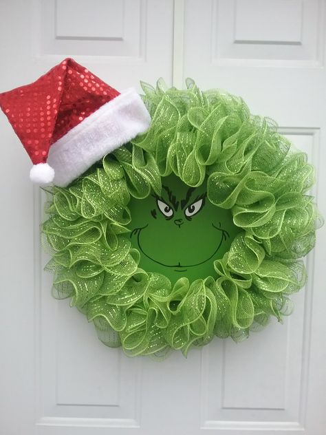 Grinch Christmas Tree Ideas, Grinch Crafts, Grinch Wreath, Grinch Decorations, Grinch Christmas Party, Grinch Christmas Tree, Grinch Christmas Decorations, Christmas Buttons, Christmas Mesh Wreaths