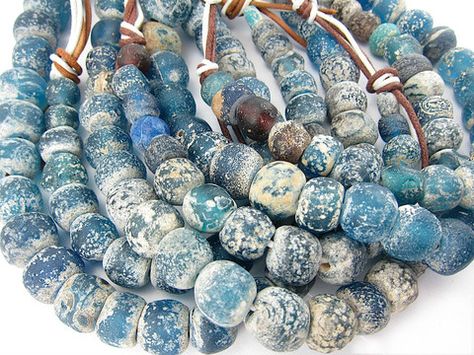 African Trade Beads, Roman Glass, Seed Bead Tutorial, Homemade Jewelry, African Beads, African Jewelry, Trade Beads, Sea Glass Jewelry, Precious Jewelry