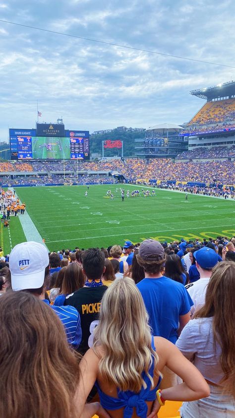 Pittsburgh University, Game Day Photos, Game Day Fits, Pitt University, Pitt Football, Field Football, Day Fits, College Vision Board, Heinz Field