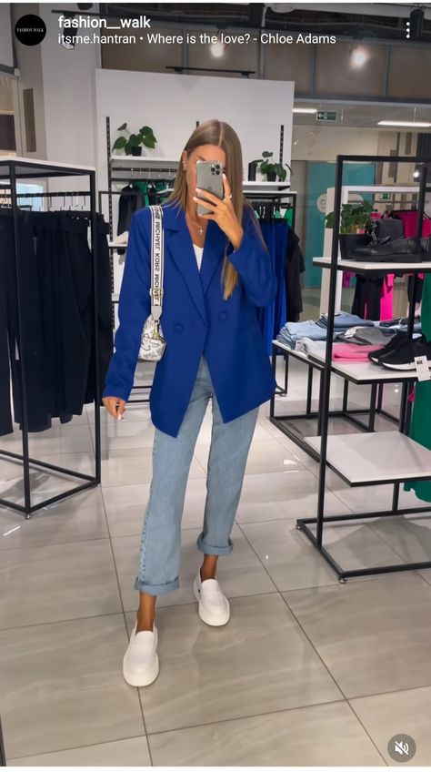 Cobalt Blue Blazer Outfit, Bright Blue Blazer Outfit, Royal Blue Jacket Outfits Women, Blazer Azul Outfit, Royal Blue Blazer Outfits For Women, Royal Blue Blazer Outfit, Blue Blazer Outfits For Women, Blazer Outfits Women, Blue Blazer Outfit