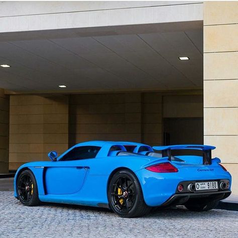 blue porsche carrera GT Blue Porsche, Carrera Gt, Porsche Carrera Gt, Porsche 914, Super Sport Cars, Vintage Porsche, Porsche Carrera, Porsche Cars, Koenigsegg