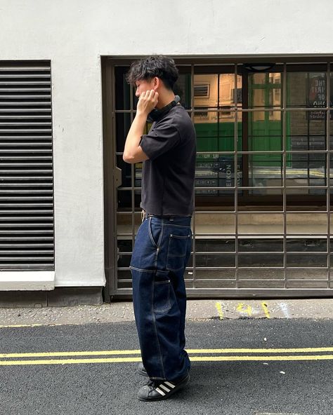 Baggy Jeans Aesthetic Men, Dark Blue Cargo Pants Outfit Men, Men’s Baggy Jeans Outfit, Dark Navy Jeans Outfit, Navy Blue Jeans Outfit Men, Baggy Blue Jeans Outfit Men, Dark Baggy Jeans Outfit, Men Baggy Jeans Outfit, Baggy Jeans Outfit 90s Men