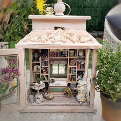 Library Scene, White Salon, Houses Inside, Room Box Miniatures, Wooden Lantern, Dollhouse Design, Lantern Art, Lantern Ideas, Gift Packages