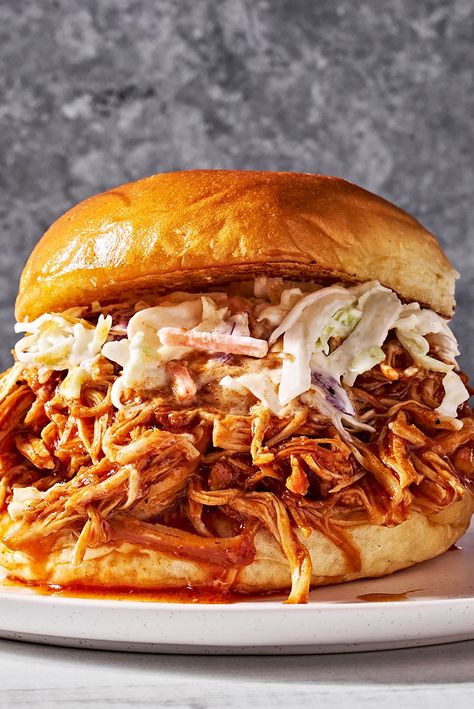 Chicken With Sauce, Bbq Chicken Sliders, Barbecue Sandwiches, Pulled Chicken Sandwiches, Homemade Coleslaw, Creamy Coleslaw, Bbq Chicken Recipes, Chicken Sliders, Pulled Chicken