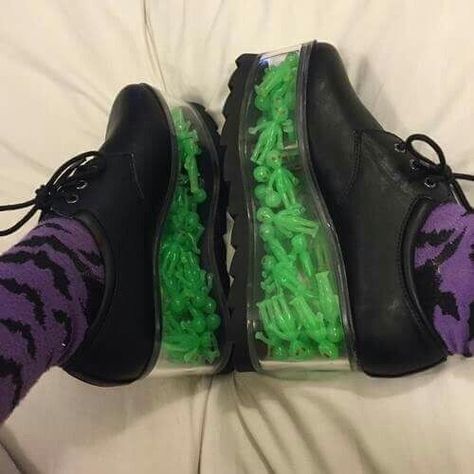 Goth Shoes, Alien Aesthetic, Kawaii Shoes, Shirt Diy, New Rock, Aesthetic Shoes, Mode Inspo, Alternative Outfits, Crazy Shoes