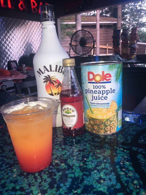 Things To Mix With Malibu, Mix Alcohol Drinks, College Drinks Alcohol Recipes, Spring Break Drinks Alcohol, Drinks Alcohol Recipes Malibu, Easy Cheap Drinks Alcohol, Mini Alcohol Drinks, Summer Achole Drinks, Mixed Drinks Alcoholic Wedding