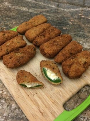 Breaded Jalapeno Poppers, Picky Bits, Fried Jalapeno Poppers, Jalapeno Poppers Recipe, Deep Fried Recipes, Jalapeno Popper Recipes, Poppers Recipe, Bite Size Appetizers, Cheese Stuffed Peppers