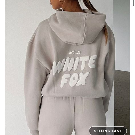 WhiteFox Offstage Hoodie - Moon. Size L/XL Doudoune The North Face, Fox Hoodie, Zip Front Sweater, Puff Print, White Fox Boutique, Tracksuit Set, White Fox, Oversize Hoodie, Print Logo