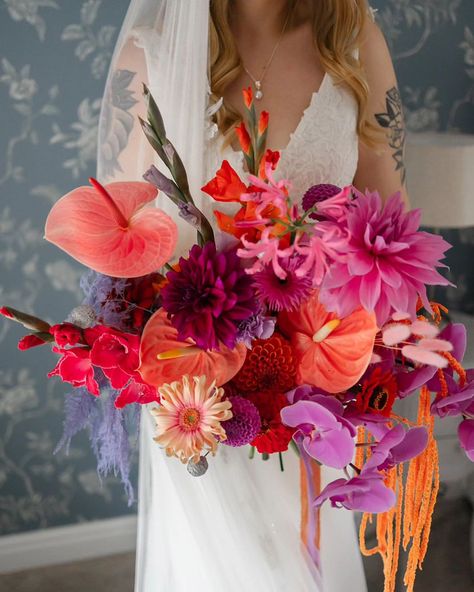 A 🍑 JUICY 🍑 Bridal bouquet Ft. HUGE Dahlias from my favourite grower @belbroughtonblooms31 🌸 📸 @louwhitephotography… | Instagram Disco Flowers Wedding, Wedding Cake With Dahlias, Sunset Bridal Bouquet, Daliah Flower Bouquet Wedding, Anthurium Wedding Bouquet, Dahlia Bouquet Wedding, Desert Florals, Wedding Bouquet Colorful, Nature Bouquet