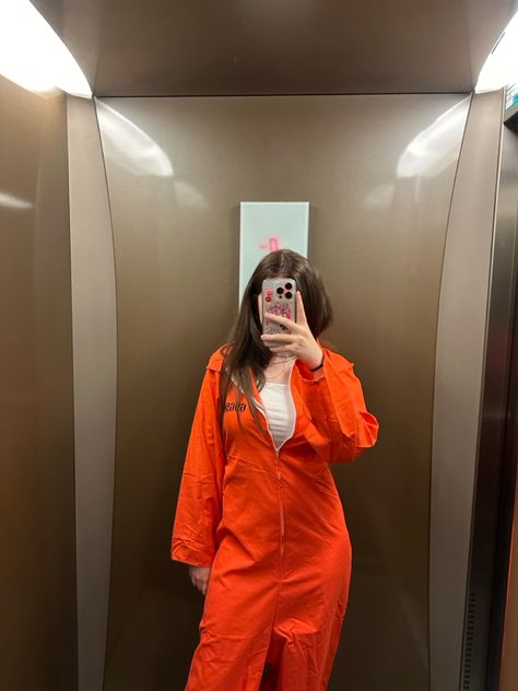 Disfraz presa Prison Pictures, Prison Jumpsuit, Prisoner Costume, Photo Ideas, Women's Fashion, Jumpsuit, Halloween, Quick Saves