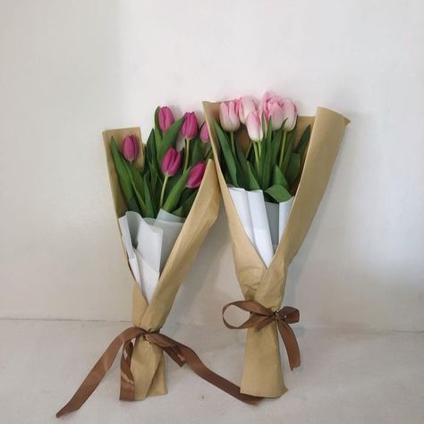 Tulips Aesthetic Bouquet, Simple Tulip Bouquet, Small Tulip Bouquet, Flower Bouquet Minimalist, Minimalist Flower Bouquet, Flowers Pink Bouquet, Pink Tulip Bouquet, Cute Tulips, Pink Tulips Bouquet