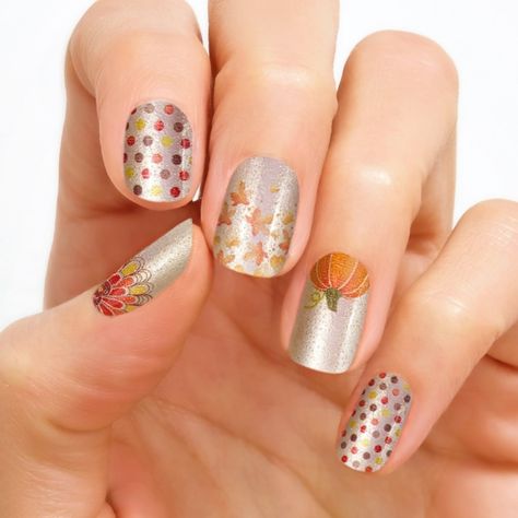 Holiday Nails Easy, Fall Nail Design, Pumpkin Turkey, Street Makeup, Easy Manicure, Color Streaks, Happy Nails, Party Nails, Thanksgiving Nails