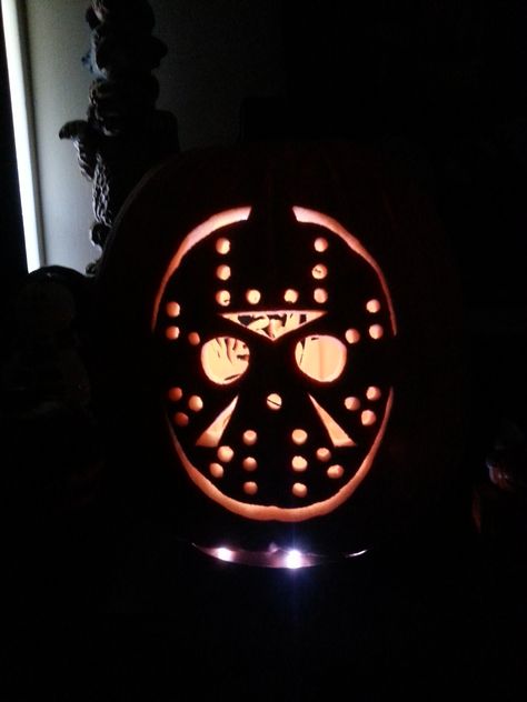 Cool Pumpkin Carving Ideas Aesthetic, Pumpkin Carving Ideas Jason, Jason Voorhees Pumpkin Carving, Horror Pumpkin Carving Ideas, Easy But Cool Pumpkin Carvings, Easy Pumpkin Carving Ideas Scary, Jason Pumpkin Carving, Scary Movie Pumpkin Carving Ideas, Pumkin Carving Jason