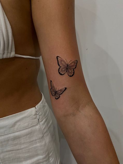 Above Elbow Tattoo, Tattoo Homme, Butterfly Tattoos On Arm, Inner Arm Tattoos, Basic Tattoos, Ear Tattoo Ideas, Butterfly Tattoos For Women, Elbow Tattoos, Small Pretty Tattoos