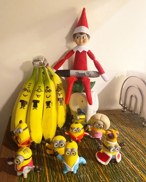 Minion Bananas #elfontheshelf #elfontheshelfideas #minions #chritmastraditions Elf Banana Ideas, Christmas Banana, Xmas Costumes, Minion Banana, Fire Wife, Christmas Yard Art, Elf Ideas, Christmas Yard, Art Style Inspiration